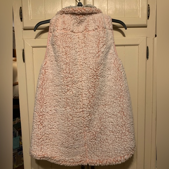 Light Pink Cozy Fluffy Sherpa Vest - just like new! Size L - Picture 4 of 6